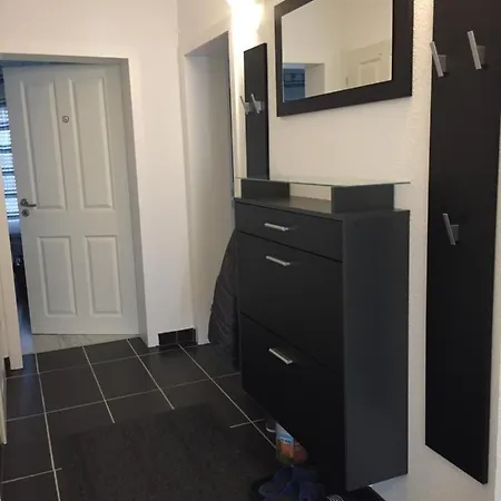 Apartment Am Bodensee- Zentrale Lage, Free Parking&wifi, 109 M2, Privater Garten, 7 Gäste, 2x Kingsize Boxspringbett, Familienfreundlich