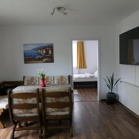 Appartement Am Bodensee- Zentrale Lage, Free Parking And Wifi, 109 M2, Privater Garten, 7 Gaeste, 2x Kingsize Boxspringbett, Familienfreundlich *