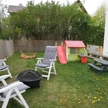 Am Bodensee- Zentrale Lage, Free Parking&wifi, 109 M2, Privater Garten, 7 Gäste, 2x Kingsize Boxspringbett, Familienfreundlich Apartment *