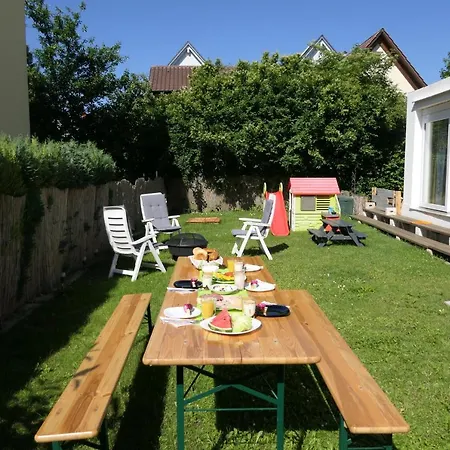 Apartment Am Bodensee- Zentrale Lage, Free Parking&wifi, 109 M2, Privater Garten, 7 Gäste, 2x Kingsize Boxspringbett, Familienfreundlich *