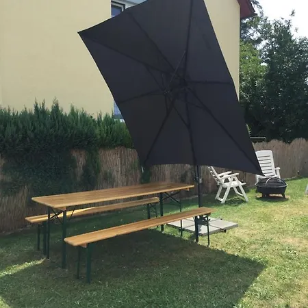 Am Bodensee- Zentrale Lage, Free Parking And Wifi, 109 M2, Privater Garten, 7 Gaeste, 2x Kingsize Boxspringbett, Familienfreundlich フリードリヒスハーフェン