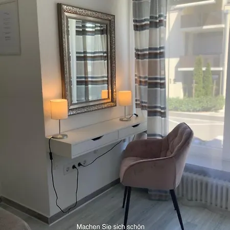 Am Bodensee- Zentrale Lage, Free Parking And Wifi, 109 M2, Privater Garten, 7 Gaeste, 2x Kingsize Boxspringbett, Familienfreundlich * Friedrichshafen