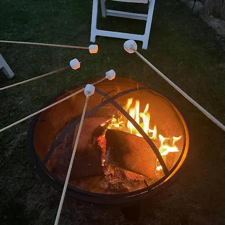 Am Bodensee- Zentrale Lage, Free Parking&wifi, 109 M2, Privater Garten, 7 Gäste, 2x Kingsize Boxspringbett, Familienfreundlich Apartment Friedrichshafen