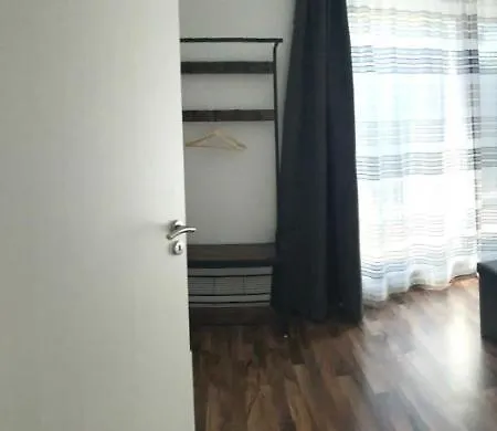 Am Bodensee- Zentrale Lage, Free Parking And Wifi, 109 M2, Privater Garten, 7 Gaeste, 2x Kingsize Boxspringbett, Familienfreundlich * Friedrichshafen