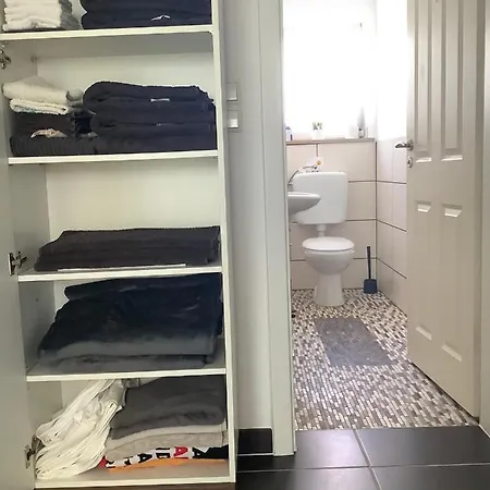 Apartment Am Bodensee- Zentrale Lage, Free Parking&wifi, 109 M2, Privater Garten, 7 Gäste, 2x Kingsize Boxspringbett, Familienfreundlich *