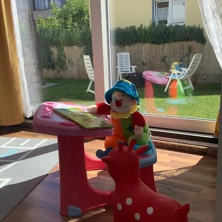 Apartment Am Bodensee- Zentrale Lage, Free Parking&wifi, 109 M2, Privater Garten, 7 Gäste, 2x Kingsize Boxspringbett, Familienfreundlich