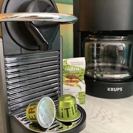 Am Bodensee- Zentrale Lage, Free Parking&wifi, 109 M2, Privater Garten, 7 Gäste, 2x Kingsize Boxspringbett, Familienfreundlich Apartment Friedrichshafen