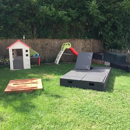 Am Bodensee- Zentrale Lage, Free Parking And Wifi, 109 M2, Privater Garten, 7 Gaeste, 2x Kingsize Boxspringbett, Familienfreundlich Friedrichshafen