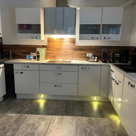 Am Bodensee- Zentrale Lage, Free Parking And Wifi, 109 M2, Privater Garten, 7 Gaeste, 2x Kingsize Boxspringbett, Familienfreundlich Appartement *