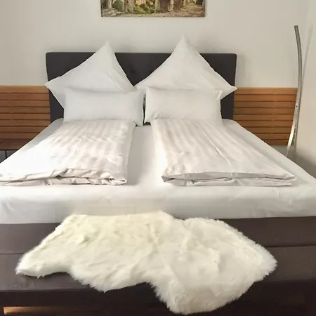 Am Bodensee- Zentrale Lage, Free Parking&wifi, 109 M2, Privater Garten, 7 Gäste, 2x Kingsize Boxspringbett, Familienfreundlich