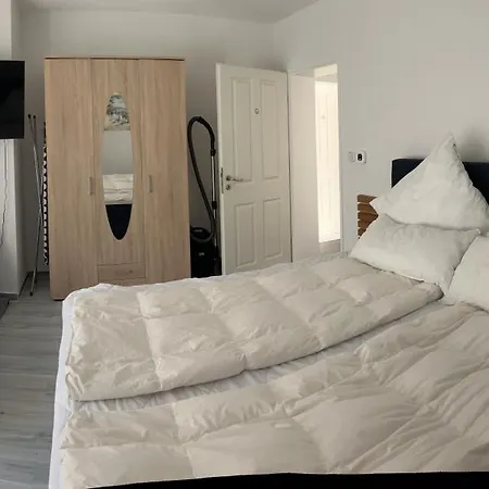 Am Bodensee- Zentrale Lage, Free Parking And Wifi, 109 M2, Privater Garten, 7 Gaeste, 2x Kingsize Boxspringbett, Familienfreundlich