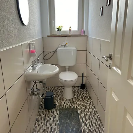 Am Bodensee- Zentrale Lage, Free Parking And Wifi, 109 M2, Privater Garten, 7 Gaeste, 2x Kingsize Boxspringbett, Familienfreundlich