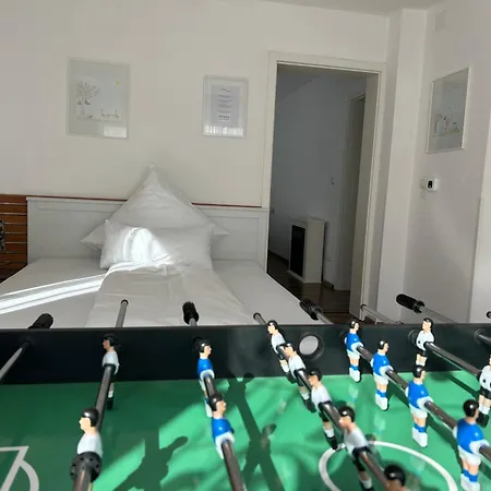 Am Bodensee- Zentrale Lage, Free Parking And Wifi, 109 M2, Privater Garten, 7 Gaeste, 2x Kingsize Boxspringbett, Familienfreundlich *